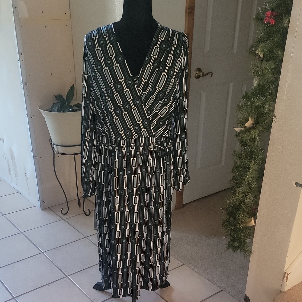 Lane Bryant Geometric Black and White Long Sleeve Dress